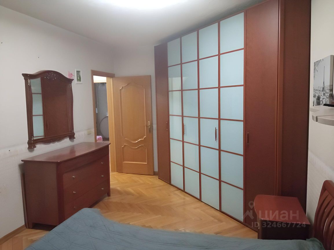 Продажа 4-комн квартиры на вторичном рынке Юбилейный мкр, улица Пушкинская, 3