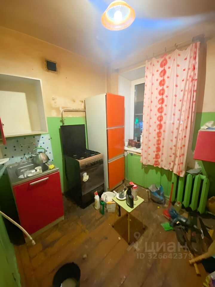 Продажа 2-комн квартиры на вторичном рынке Волхов, Молодежная улица, 12