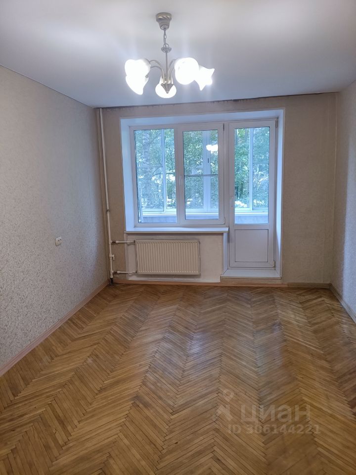 Продажа 2-комн квартиры на вторичном рынке улица Пилотов, 23