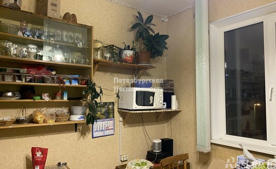 Продажа 2-комн квартиры на вторичном рынке Карпатская М. ул,  д. 21