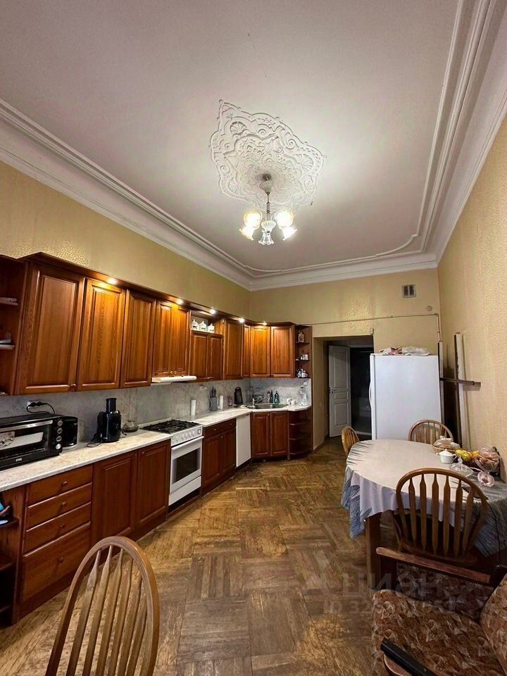 Продажа 3-комн квартиры на вторичном рынке улица Декабристов, 52