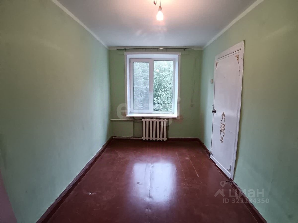 Продажа 3-комн квартиры на вторичном рынке Кириши, Пионерская улица, 7