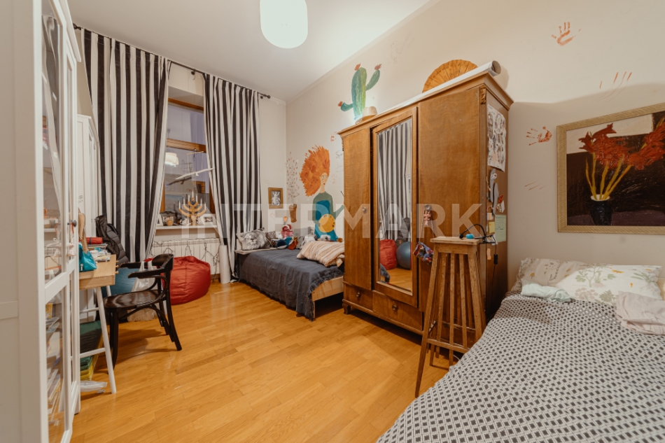 Продажа 5-комн квартиры на вторичном рынке Скатертный пер., 11