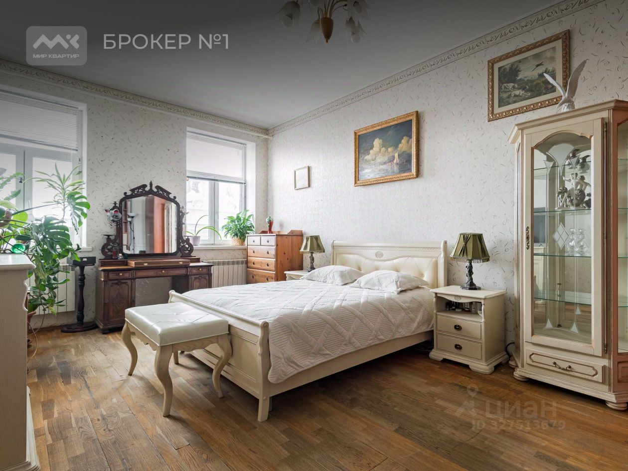 Продажа 6-комн квартиры на вторичном рынке Моховая улица, 28