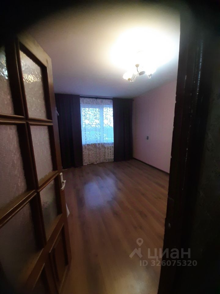 Продажа 3-комн квартиры на вторичном рынке Коммунар г., улица Школьная, 24