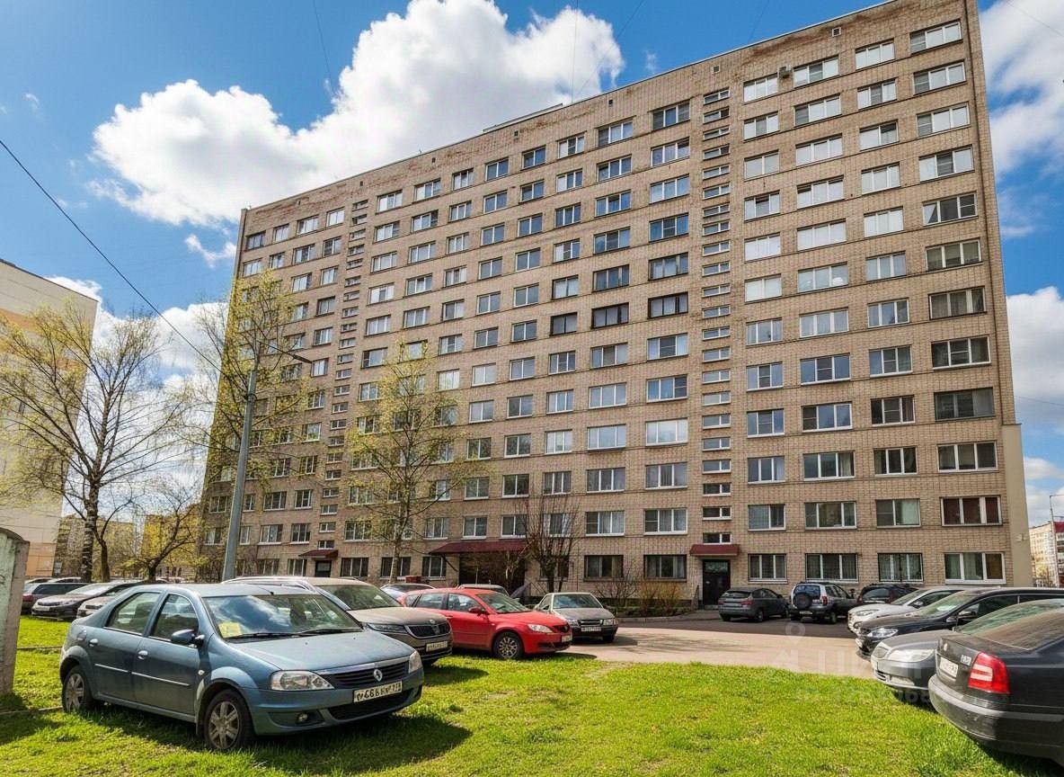 Продажа 2-комн квартиры на вторичном рынке Ветеранов пр-кт,  д. 93