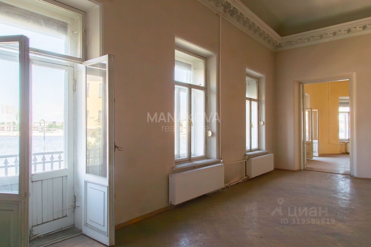 Продажа 6-комн квартиры на вторичном рынке набережная Макарова, 16/2