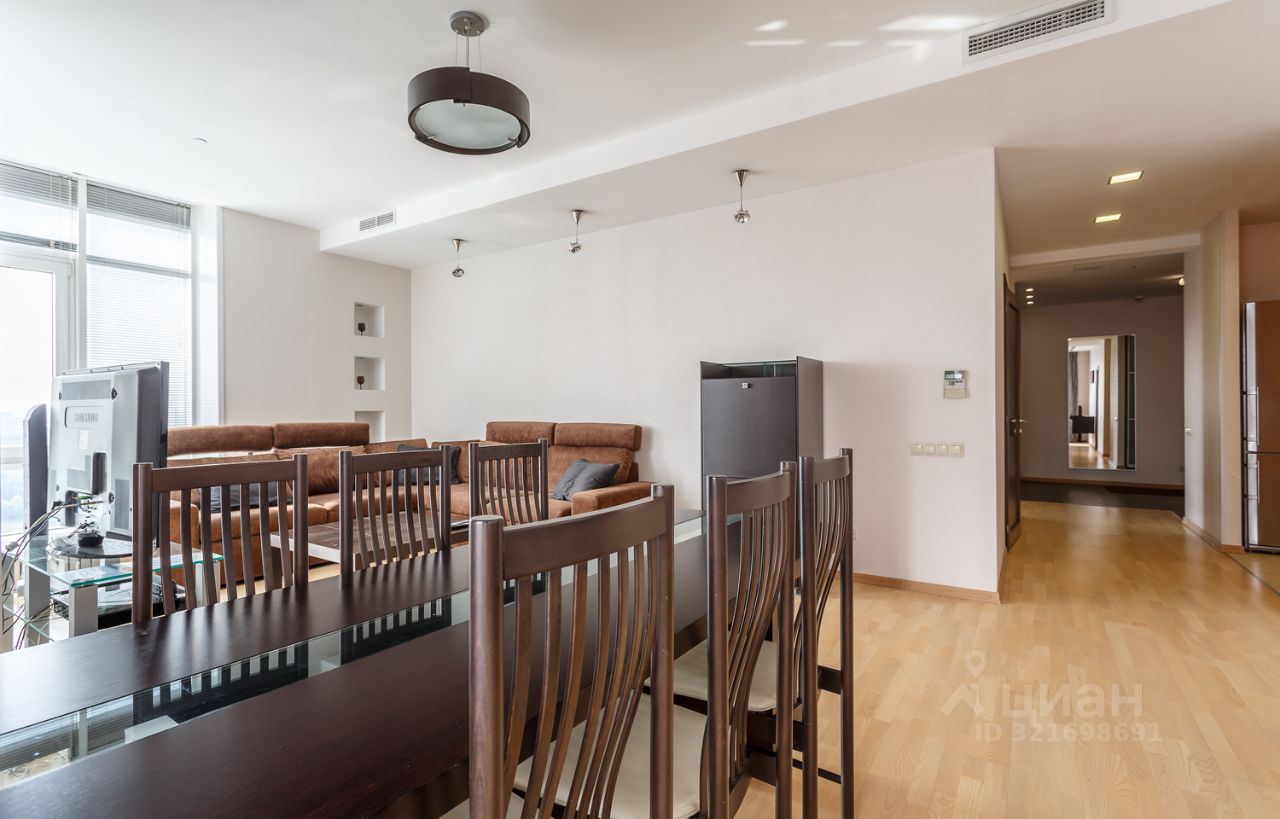 Продажа 4-комн квартиры на вторичном рынке Мосфильмовская улица, 70к1