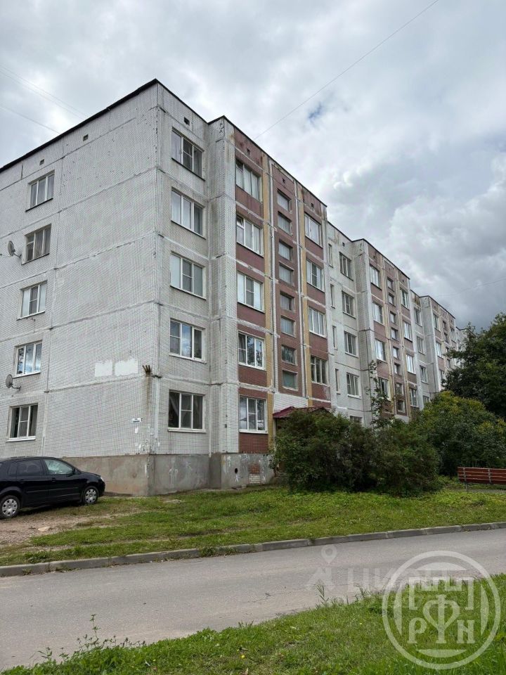 Продажа 2-комн квартиры на вторичном рынке Толмачево городской поселок, улица Толмачева, 12