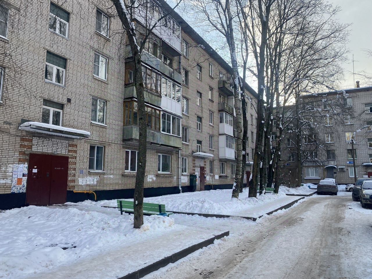 Продажа 2-комн квартиры на вторичном рынке Кириши, проспект Героев, 5