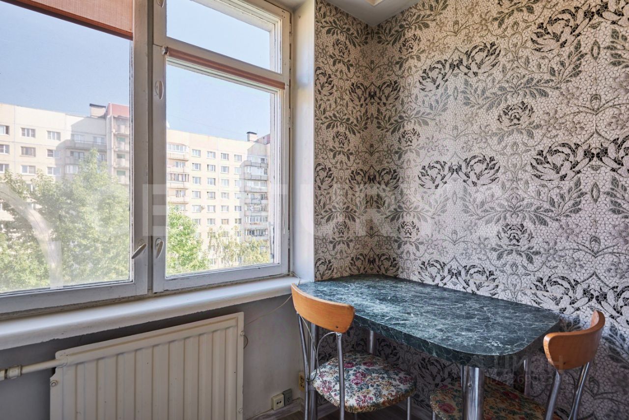 Продажа 3-комн квартиры на вторичном рынке проспект Большевиков, 9К2