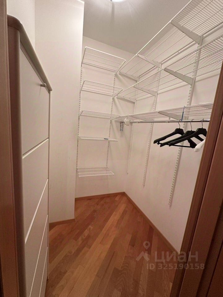 Продажа 4-комн квартиры на вторичном рынке улица Удальцова, 44