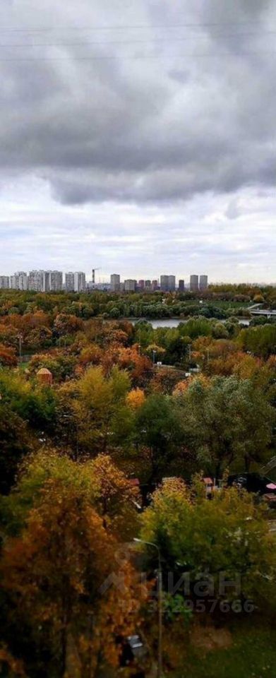 Аренда 3-комн квартиры на вторичном рынке улица Маршала Захарова, 10К2