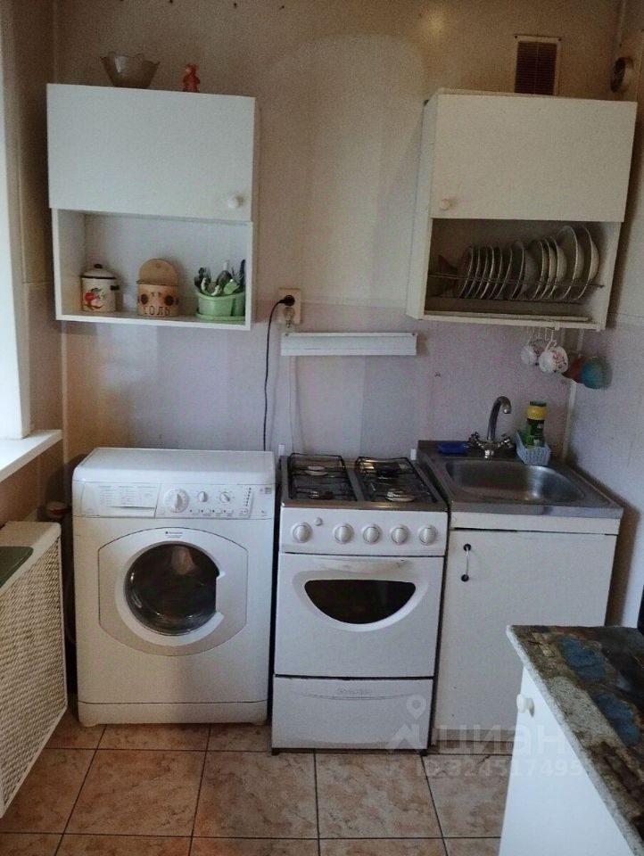 Продажа 3-комн квартиры на вторичном рынке Волхов, улица Марата, 6