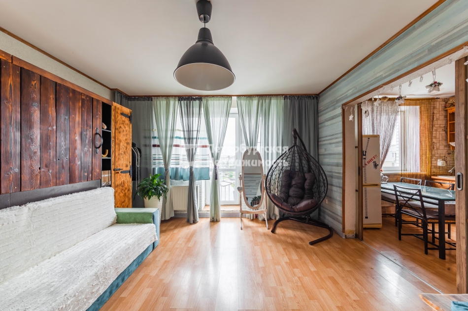 Продажа 3-комн квартиры на вторичном рынке тер Славянка (поселок Шушары), тер Славянка (поселок Шушары), ул Ростовская, д 4 к 6