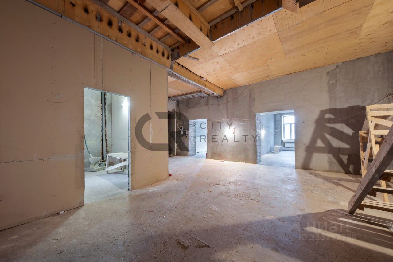 Продажа 5-комн квартиры на вторичном рынке Кирочная улица, 45