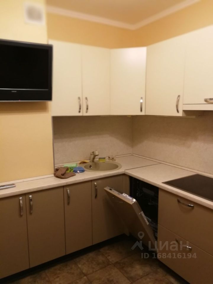 Аренда 1-комн квартиры на вторичном рынке Симферопольский бульвар, 24к4