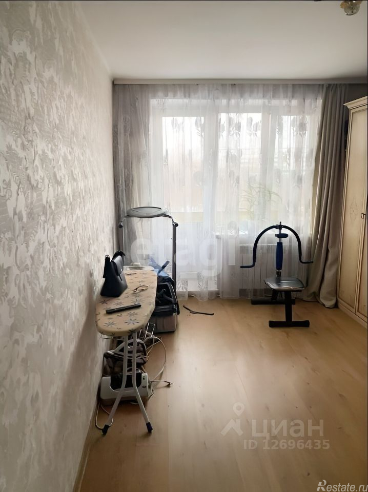 Продажа 2-комн квартиры на вторичном рынке улица Чугунные Ворота,  д. 15