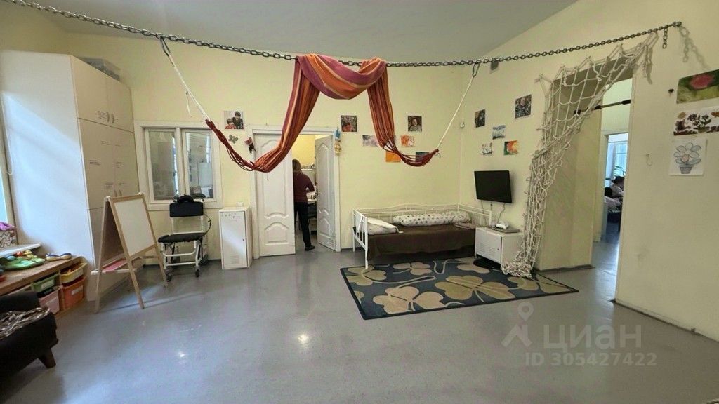 Продажа 4-комн квартиры на вторичном рынке Гороховая улица, 64