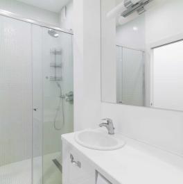 Продажа 2-комн квартиры на вторичном рынке Графский пер,  д. 3