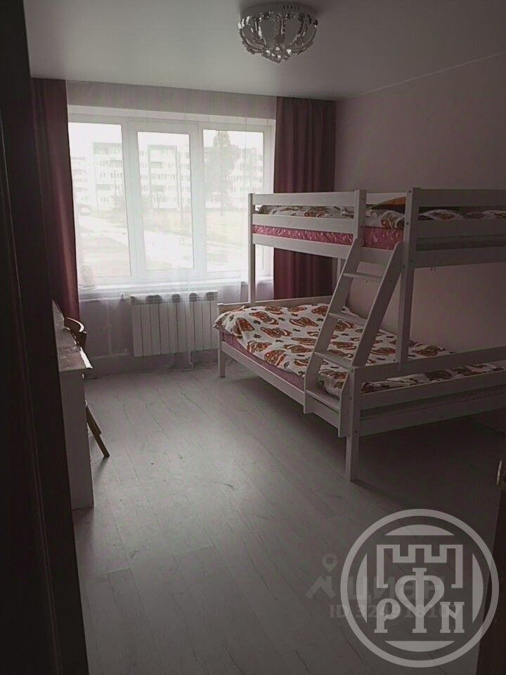 Продажа 4-комн квартиры на вторичном рынке Сланцы, улица Ленина, 32В