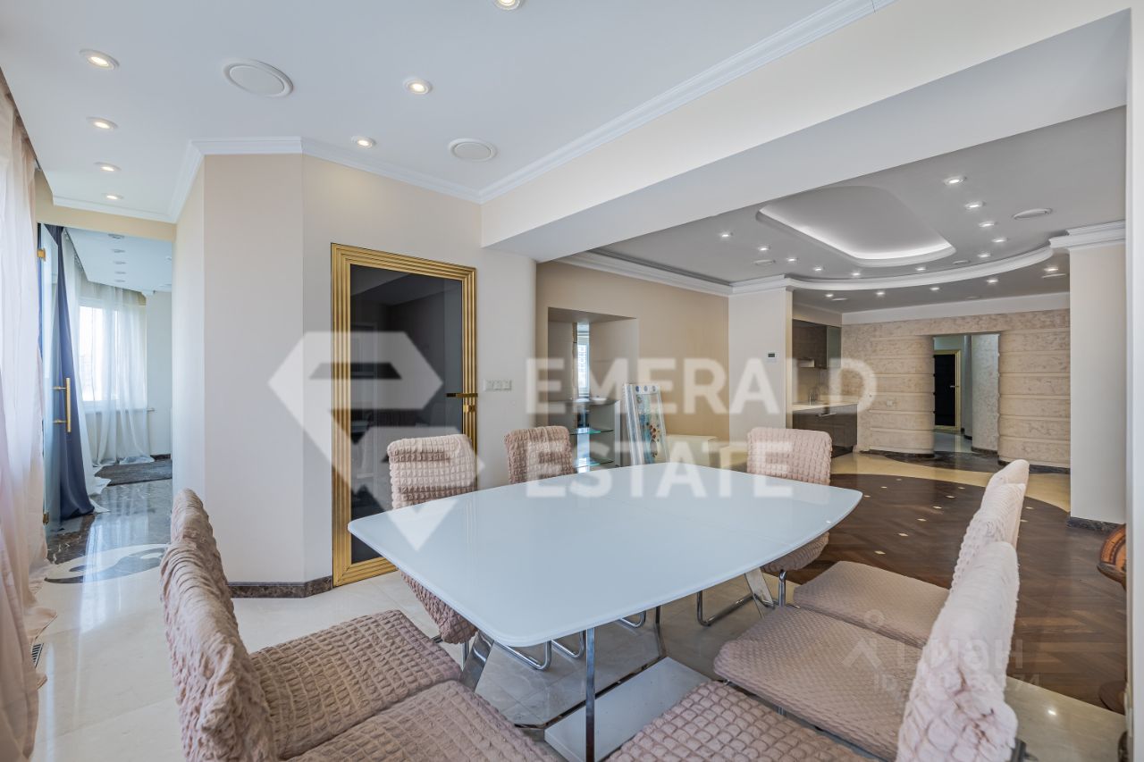 Продажа 4-комн квартиры на вторичном рынке Осенняя улица, 4К2