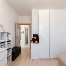 Продажа 1-комн квартиры на вторичном рынке Бугры, Петровский б-р,  д. 25