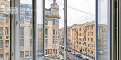 4-комн квартира пр-кт Малый П.С.,  д. 19