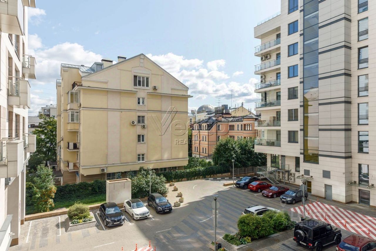 Продажа 3-комн квартиры на вторичном рынке Казарменный переулок, 3