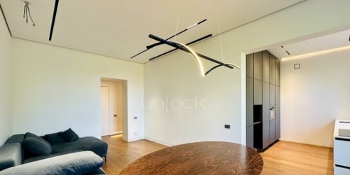 3-комн квартира улица Алексея Свиридова,  д. 1