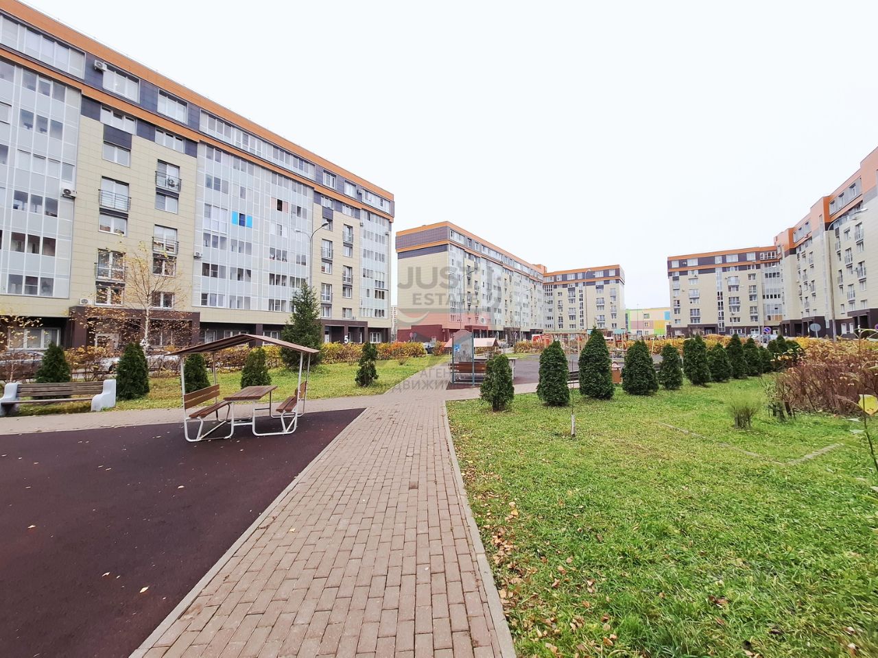 Продажа 1-комн квартиры на вторичном рынке Нахабино пгт, улица Королева, 3