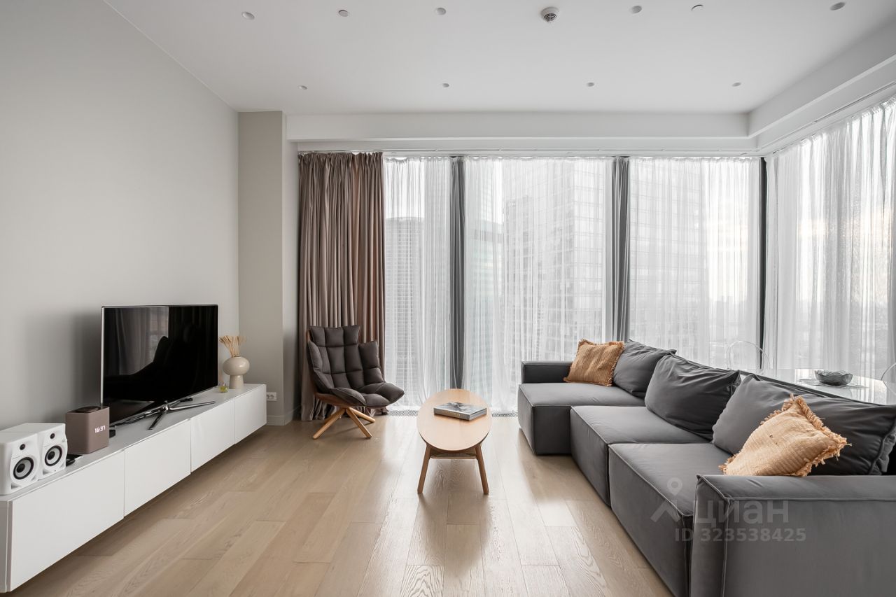 Продажа 2-комн квартиры на вторичном рынке 1-й Красногвардейский проезд, 22с2