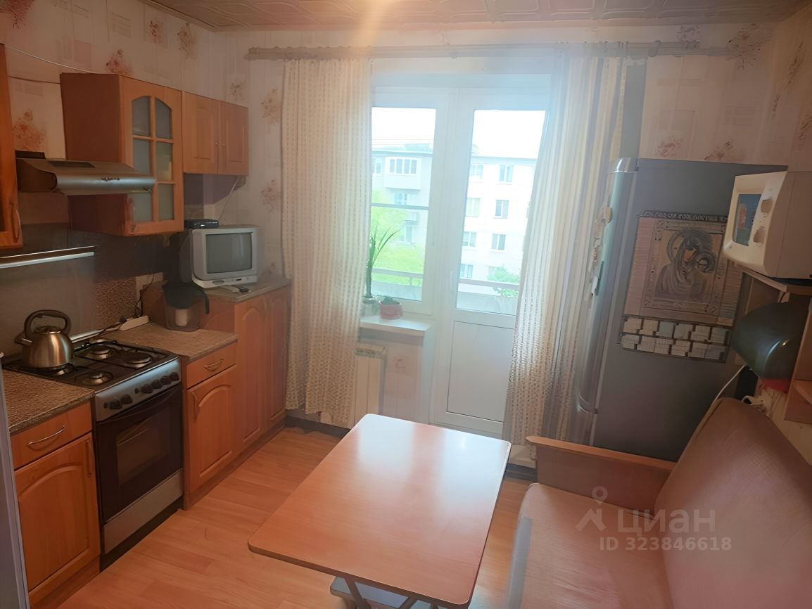 Продажа 2-комн квартиры на вторичном рынке Волхов, Авиационная улица, 32