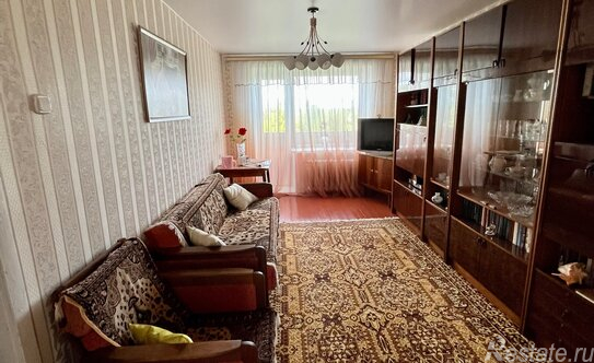 Продажа 3-комн квартиры на вторичном рынке Подпорожье, пр-кт Ленина,  д. 1,  к. А