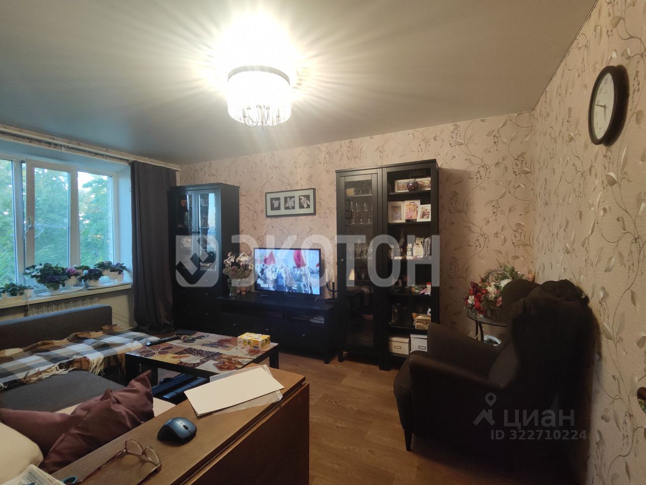 Продажа 3-комн квартиры на вторичном рынке пос. Понтонный, Южная улица, 35