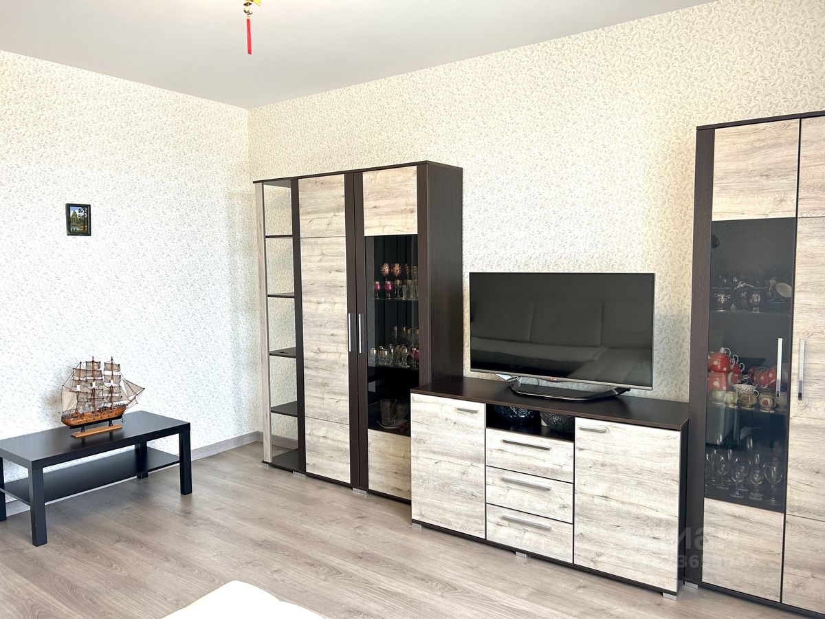 Аренда 2-комн квартиры на вторичном рынке 24-я Васильевского острова линия, 29