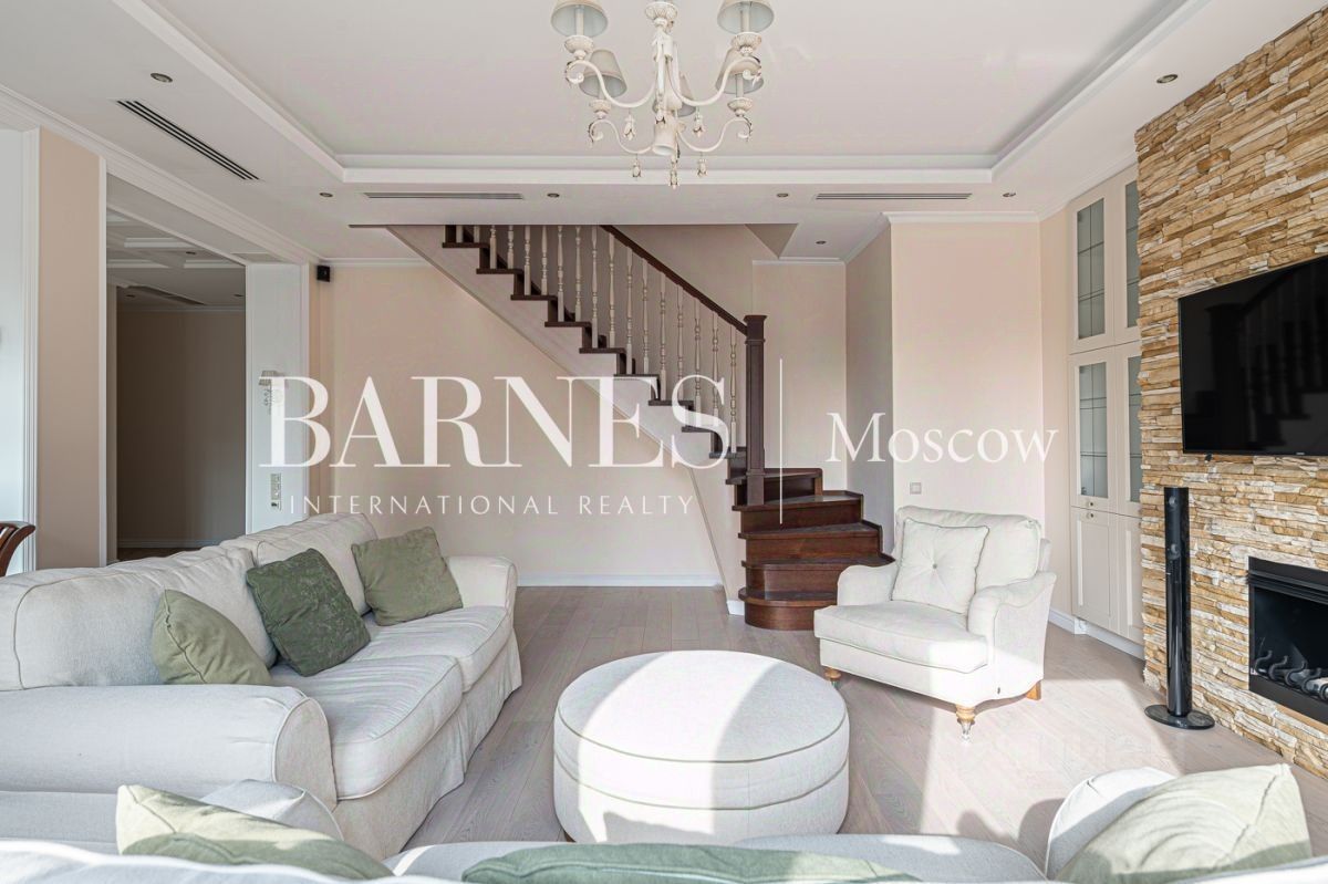 Продажа 4-комн квартиры на вторичном рынке Малый Николопесковский переулок, 4