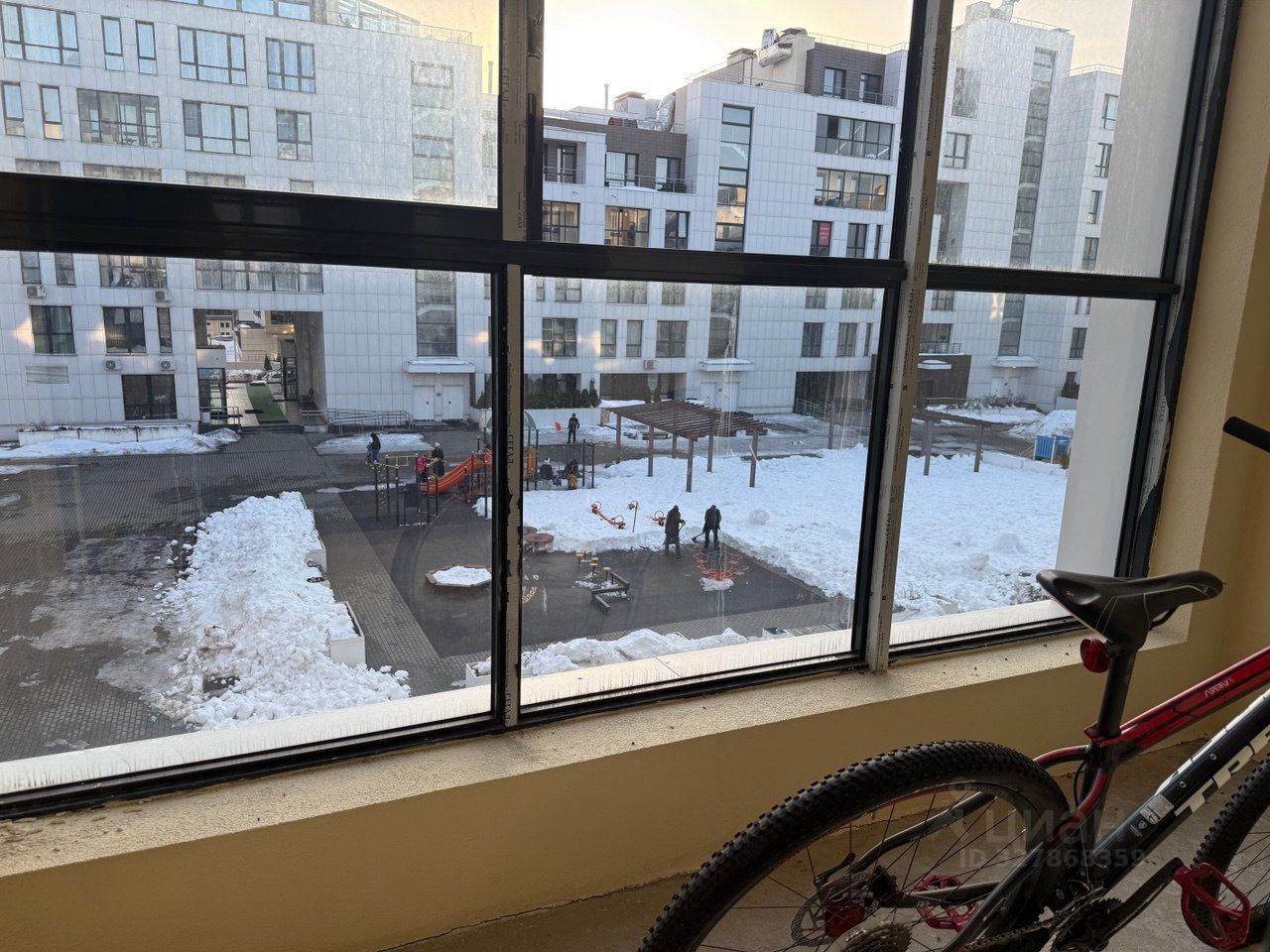 Продажа 3-комн квартиры на вторичном рынке Международный кв-л, Клязьма-Старбеево мкр, улица Загородная,  д. 2