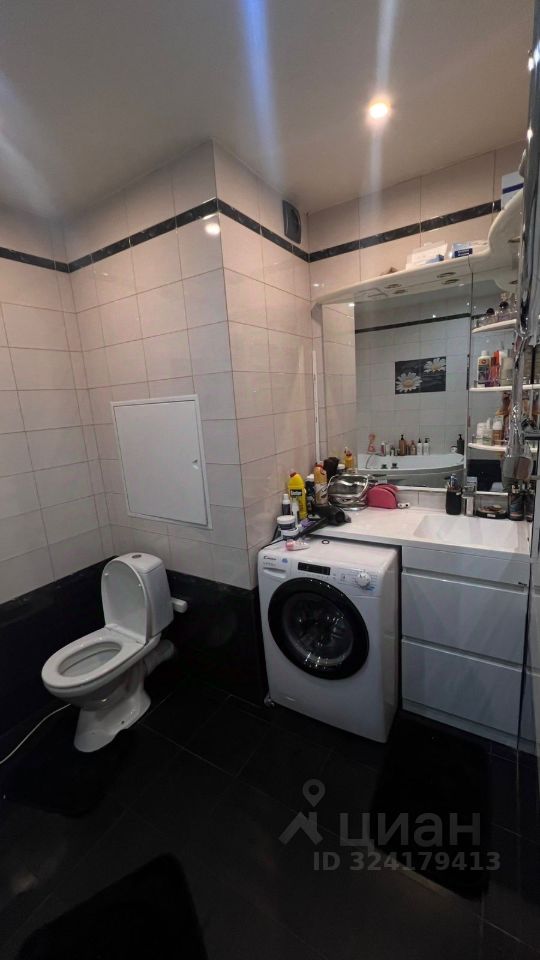 Продажа 4-комн квартиры на вторичном рынке Волжский бульвар, 11