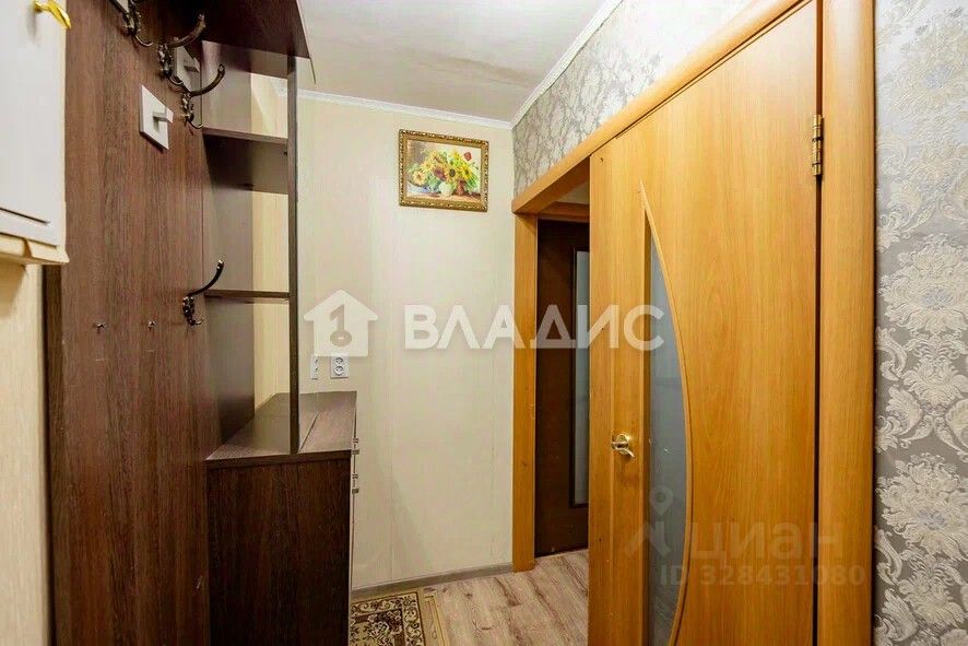 Продажа 2-комн квартиры на вторичном рынке Лобня, улица Калинина,  д. 8