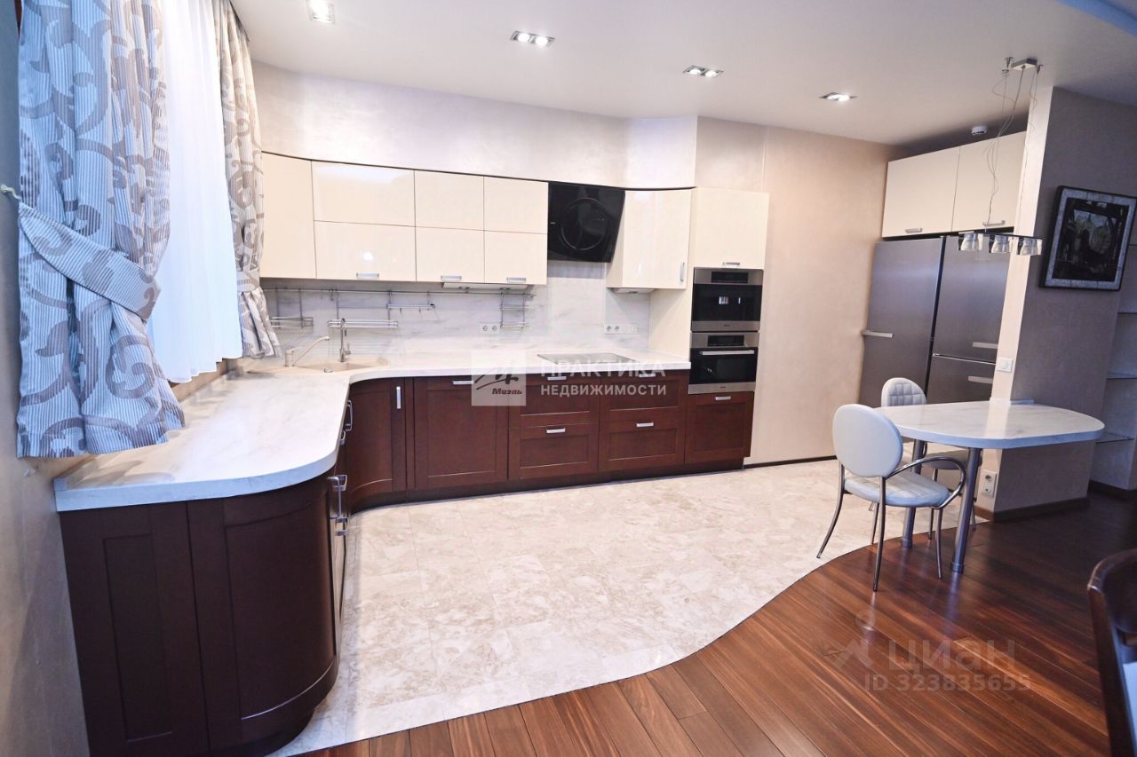 Продажа 4-комн квартиры на вторичном рынке улица Маршала Катукова, 24к6