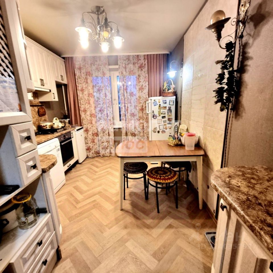 Продажа 4-комн квартиры на вторичном рынке Орехово-Зуево, улица Матросова,  д. 20