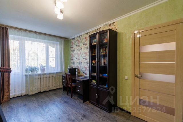 Продажа 3-комн квартиры на вторичном рынке Гатчина, улица Авиатриссы Зверевой, 13к2