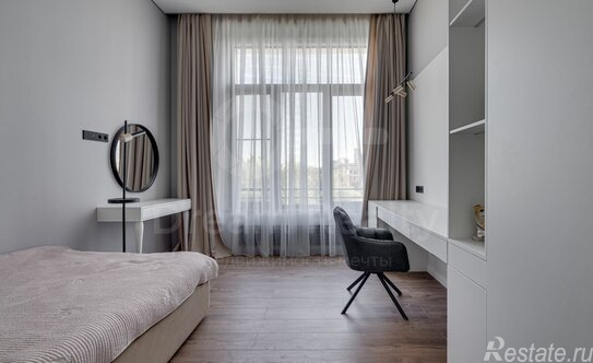 Продажа 4-комн квартиры на вторичном рынке проспект Генерала Дорохова,  д. 39 к1Д