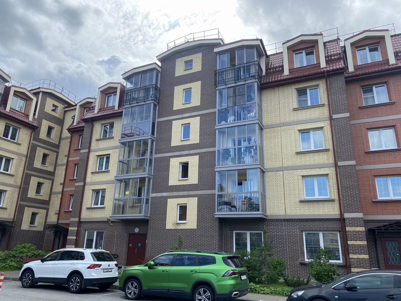 Продажа 3-комн квартиры на вторичном рынке пос. Шушары, Пулковское тер., улица Переведенская, 8к2
