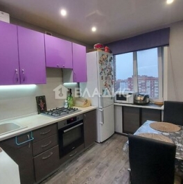 Продажа 3-комн квартиры на вторичном рынке микрорайон Мадонский, проход