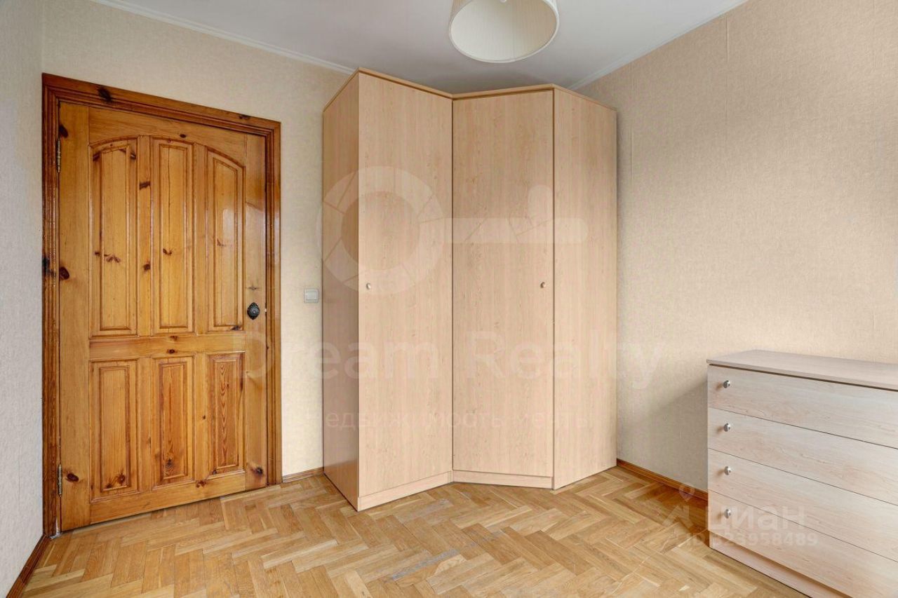 Продажа 3-комн квартиры на вторичном рынке Подольск, Октябрьский проспект, 2В