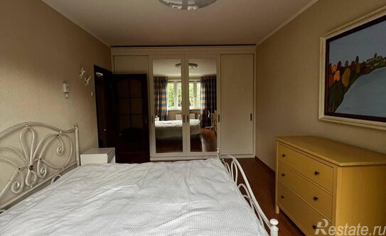 Продажа 2-комн квартиры на вторичном рынке улица Кедрова,  д. 3