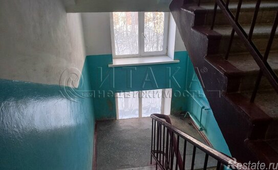 Продажа 1-комн квартиры на вторичном рынке Пикалево, ул Школьная,  д. 13