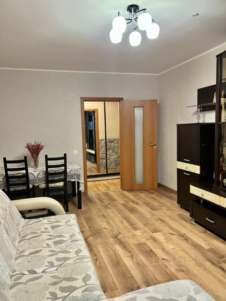 Продажа 3-комн квартиры на вторичном рынке Красное Село, улица Освобождения, 21